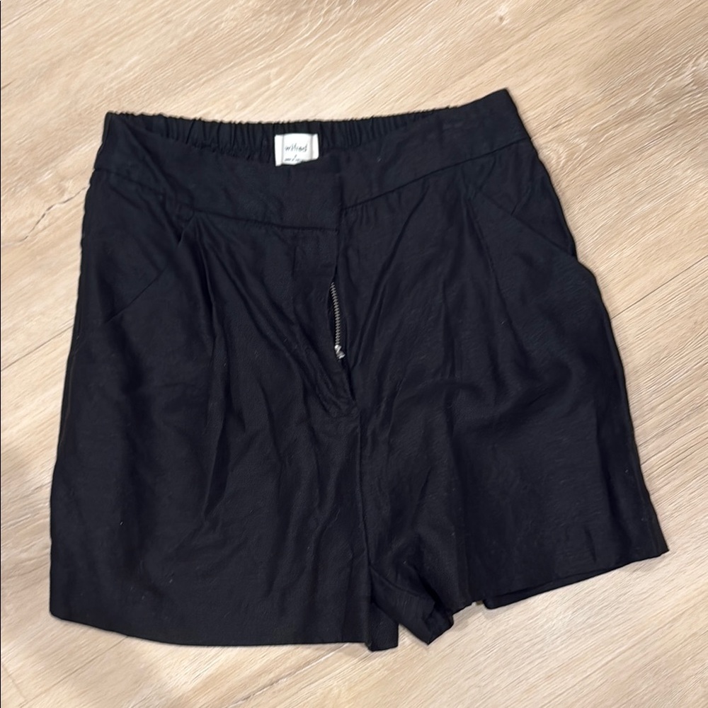 Aritzia Wilfred Women's Black Linen Shorts - size 4